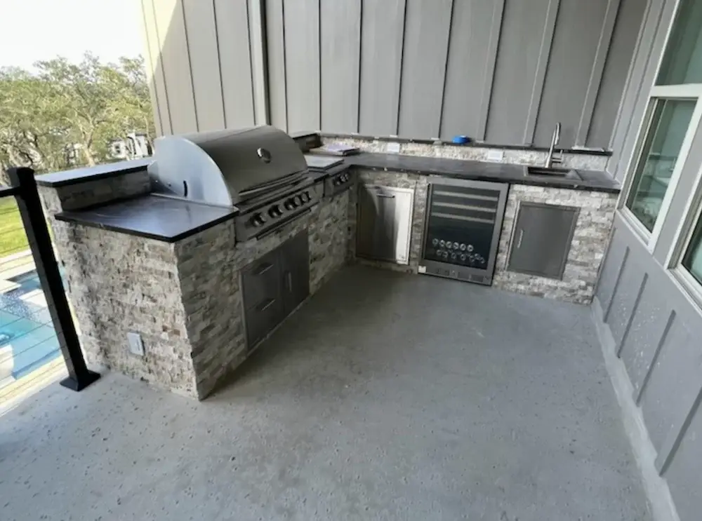 Outdoor Kitchen contractors build an outdoor kitchen san antonio.